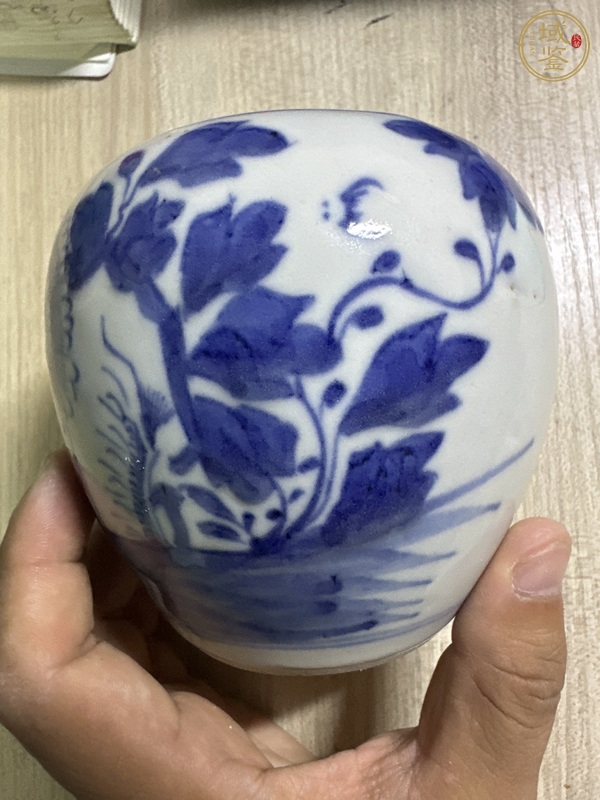 古玩陶瓷花卉紋青花罐真品鑒賞圖