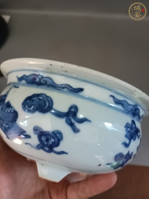 古玩陶瓷青花博古紋三足爐真品鑒賞圖