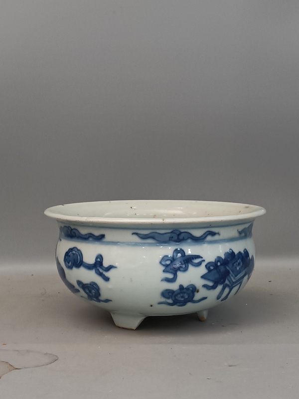 古玩陶瓷青花博古紋三足爐拍賣,當前價格2999元