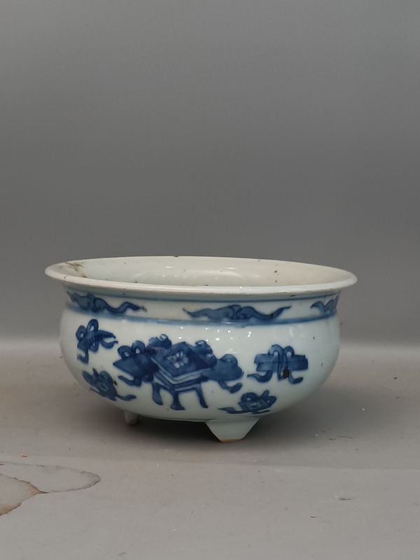 古玩陶瓷青花博古紋三足爐拍賣,當前價格2999元