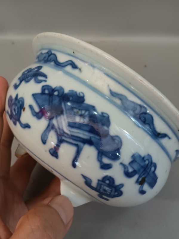 古玩陶瓷青花博古紋三足爐拍賣,當前價格2999元
