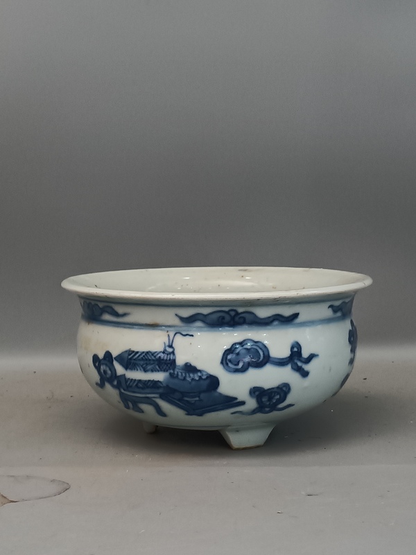 古玩陶瓷青花博古紋三足爐拍賣,當前價格2999元