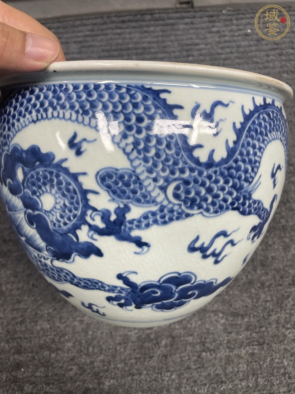 古玩陶瓷龍紋青花缸真品鑒賞圖