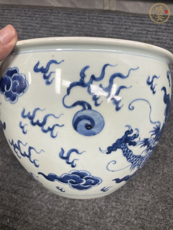 古玩陶瓷龍紋青花缸真品鑒賞圖