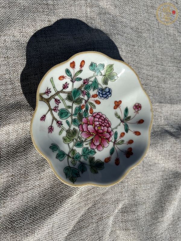 古玩陶瓷粉彩花卉紋花口貢盤真品鑒賞圖