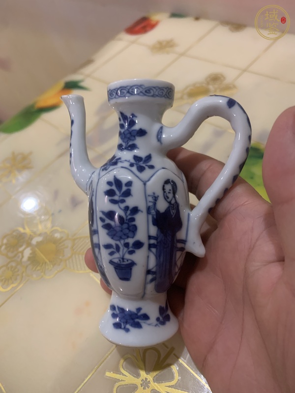 古玩陶瓷康熙仕女青花執(zhí)壺真品鑒賞圖