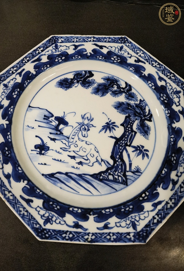 古玩陶瓷清乾隆青花松鹿圖八角盤(pán)真品鑒賞圖