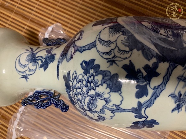 古玩陶瓷豆青釉青花瓶真品鑒賞圖