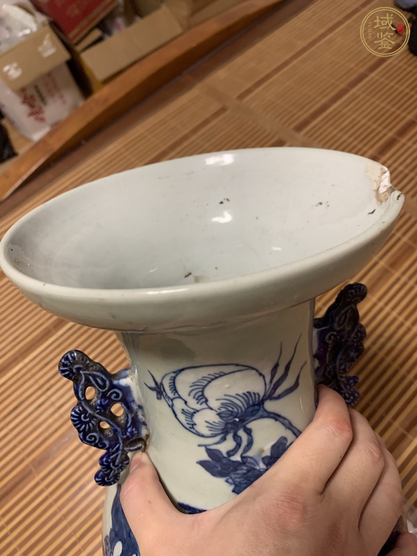 古玩陶瓷豆青釉青花瓶真品鑒賞圖