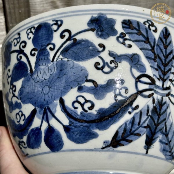 古玩陶瓷花卉紋青花蓋缸真品鑒賞圖