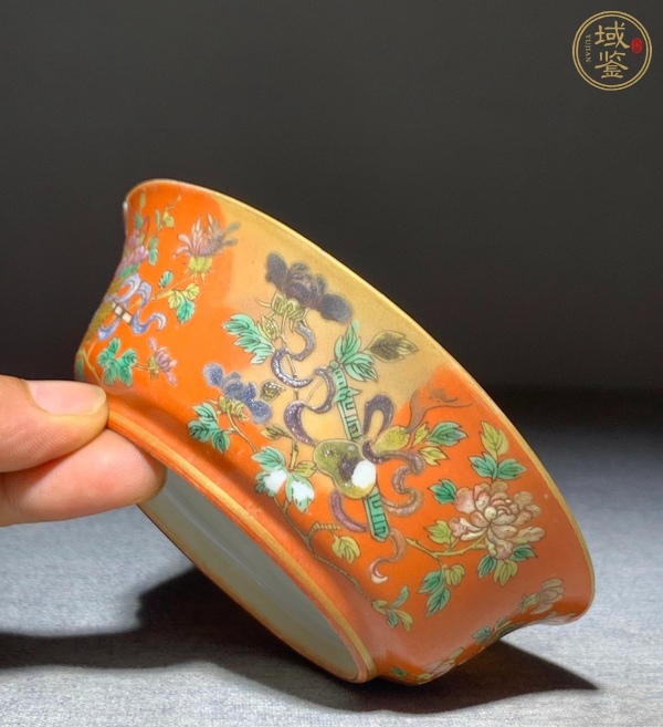 古玩陶瓷乾隆青花粉彩碗真品鑒賞圖