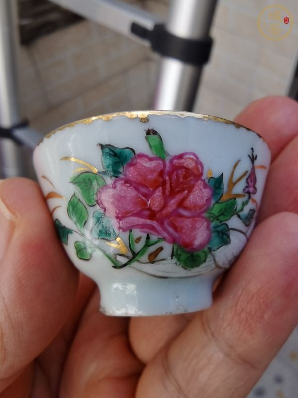 古玩陶瓷花卉紋杯真品鑒賞圖