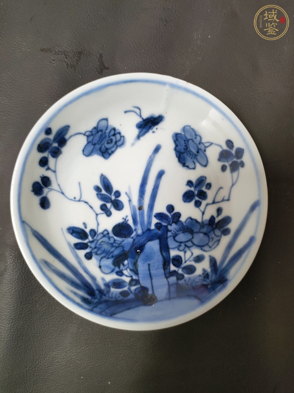 古玩陶瓷花蝶紋青花盤真品鑒賞圖