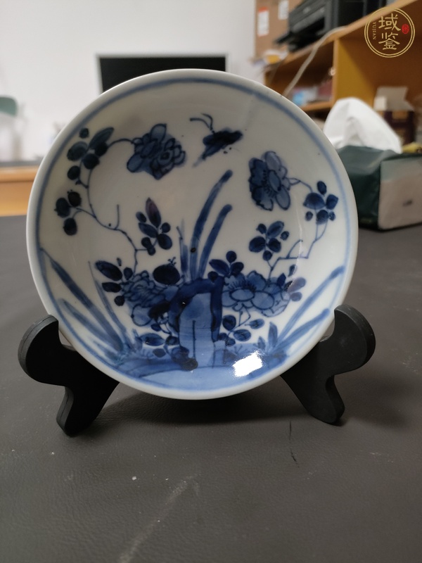 古玩陶瓷花蝶紋青花盤真品鑒賞圖