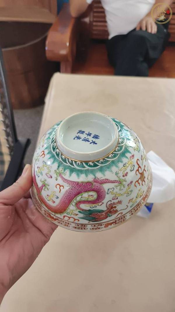 古玩陶瓷龍鳳紋粉彩碗真品鑒賞圖