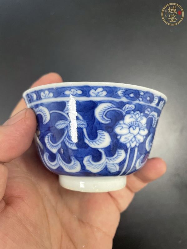 古玩陶瓷青花留白花卉紋茶碗真品鑒賞圖