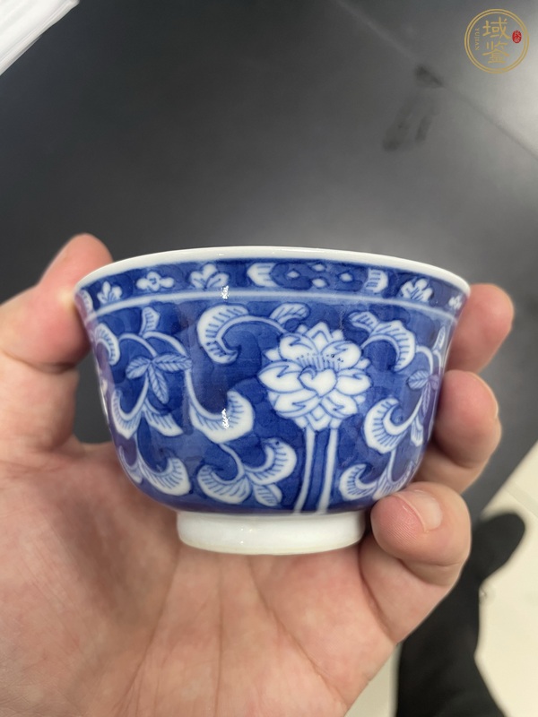 古玩陶瓷青花留白花卉紋茶碗真品鑒賞圖