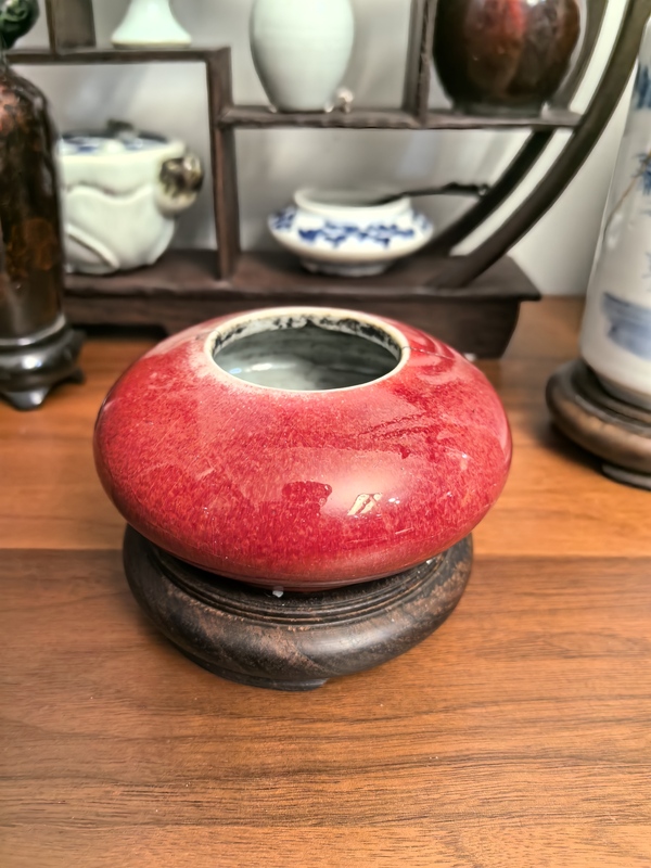 古玩陶瓷清中期乾隆郎紅釉飛碟型水盂拍賣,當前價格4500元