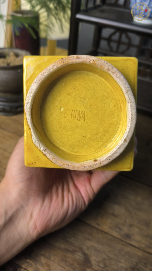 古玩陶瓷黃釉琮式瓶真品鑒賞圖