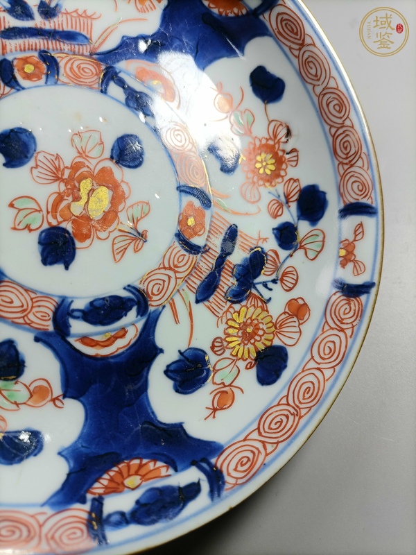 古玩陶瓷青花礬紅花卉紋盤真品鑒賞圖