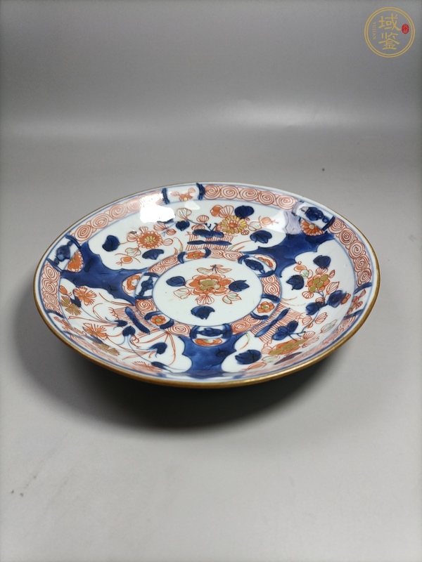 古玩陶瓷青花礬紅花卉紋盤真品鑒賞圖