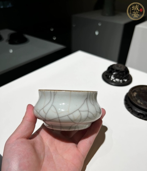 古玩陶瓷圈足香爐真品鑒賞圖