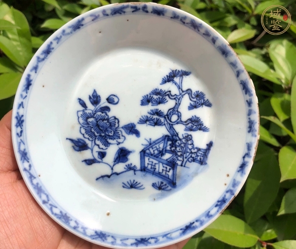 古玩陶瓷花卉紋青花盤真品鑒賞圖