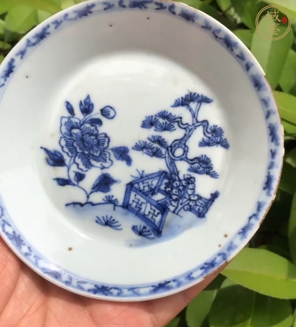 古玩陶瓷花卉紋青花盤真品鑒賞圖