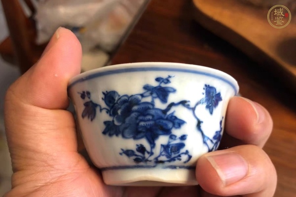 古玩陶瓷青花折枝花卉紋杯碟真品鑒賞圖