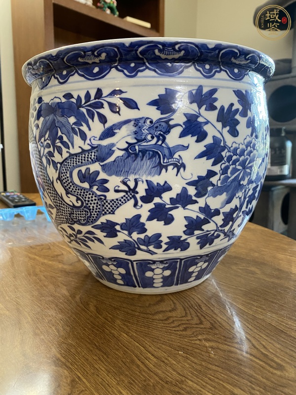 古玩陶瓷花間龍紋青花缸真品鑒賞圖