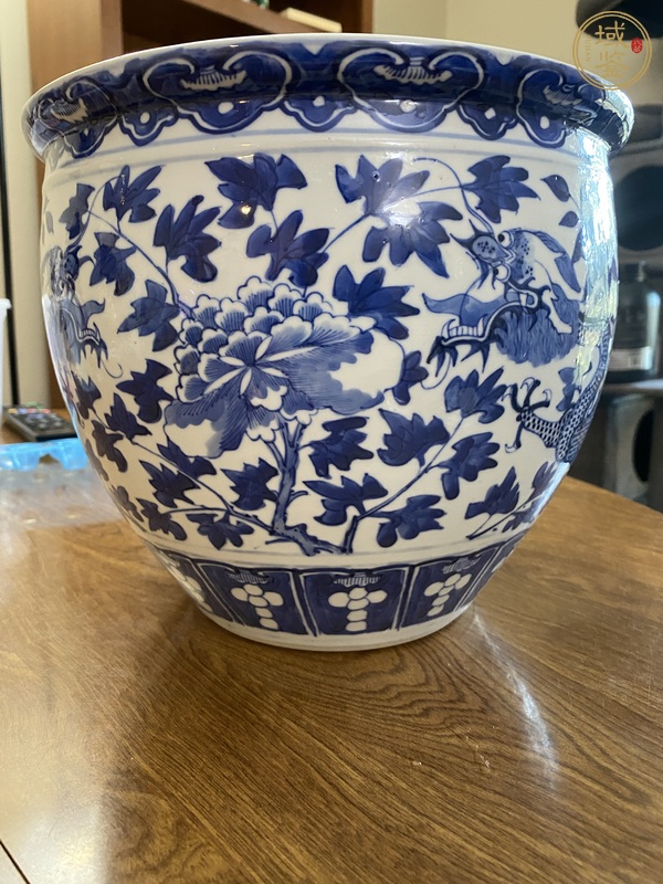 古玩陶瓷花間龍紋青花缸真品鑒賞圖