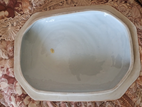 古玩陶瓷清代乾隆粉彩神龕恭盒拍賣，當(dāng)前價(jià)格9999元