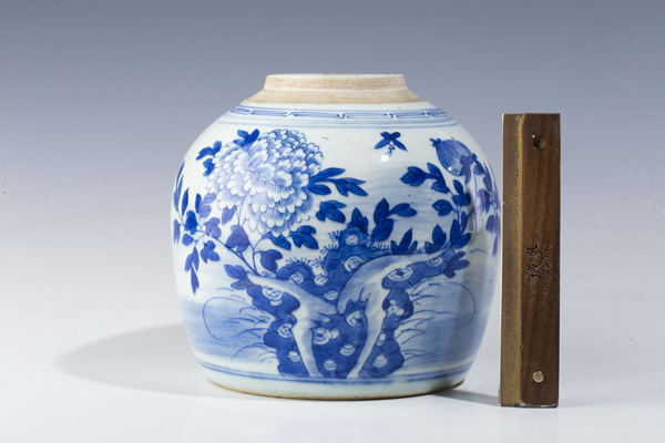 古玩陶瓷清中·青花洞石牡丹紋罐拍賣,當(dāng)前價(jià)格2680元