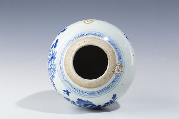 古玩陶瓷清中·青花洞石牡丹紋罐拍賣,當(dāng)前價(jià)格2680元