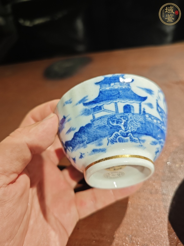 古玩陶瓷樓臺亭閣山水紋青花杯盤真品鑒賞圖