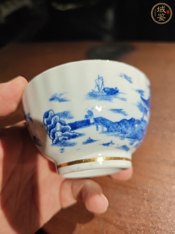 古玩陶瓷樓臺亭閣山水紋青花杯盤真品鑒賞圖