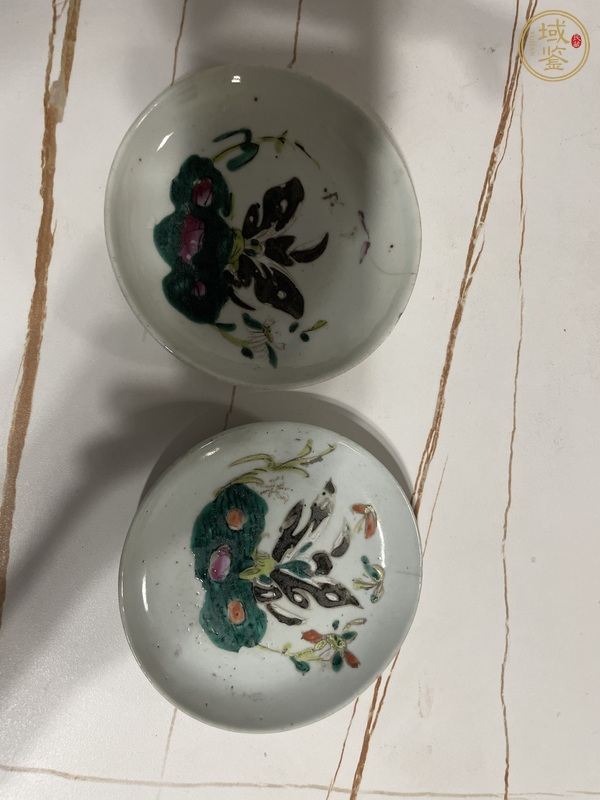 古玩陶瓷花蝶紋粉彩盤真品鑒賞圖