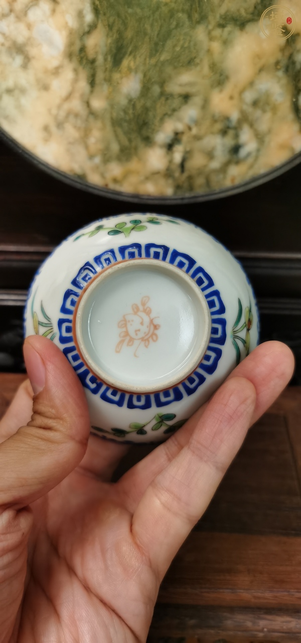 古玩陶瓷粉彩蘭草紋茶圓真品鑒賞圖