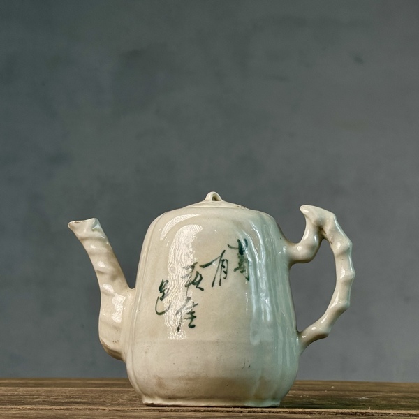 古玩陶瓷彩繪花卉紋茶壺拍賣，當(dāng)前價格399元