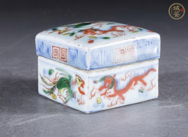 古玩陶瓷青花五彩龍鳳紋四方蓋盒真品鑒賞圖