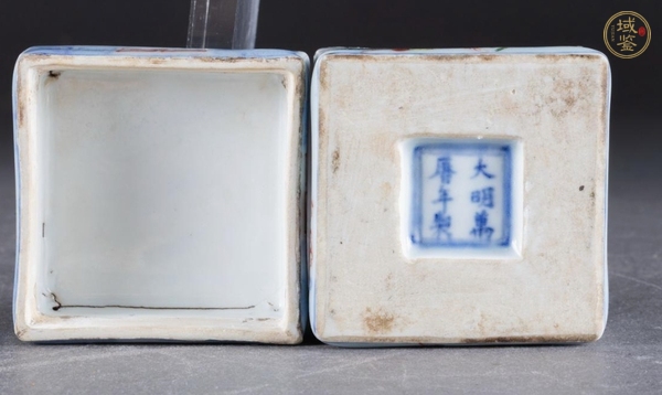 古玩陶瓷青花五彩龍鳳紋四方蓋盒真品鑒賞圖