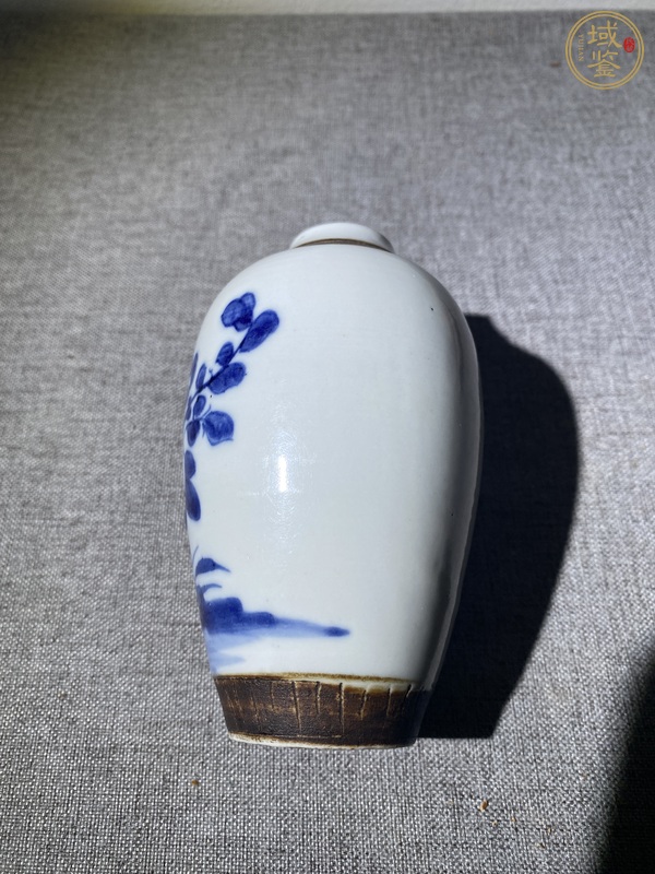 古玩陶瓷乾隆鐵骨泥青花花卉瓶真品鑒賞圖