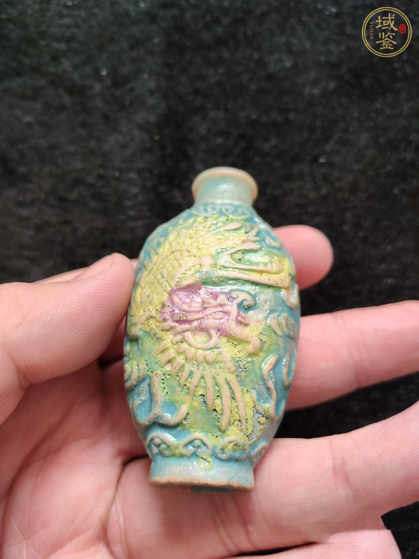 古玩陶瓷晚清粉彩雕瓷鼻煙壺真品鑒賞圖