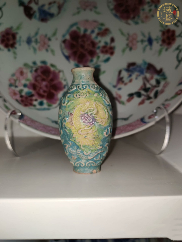 古玩陶瓷晚清粉彩雕瓷鼻煙壺真品鑒賞圖