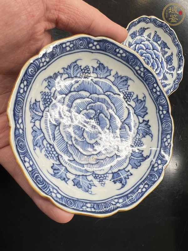 古玩陶瓷青花花卉紋花口碟一對真品鑒賞圖