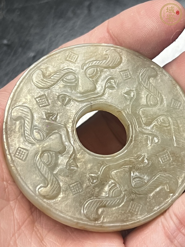 古玩玉器和田玉雕“螭龍紋壁”真品鑒賞圖