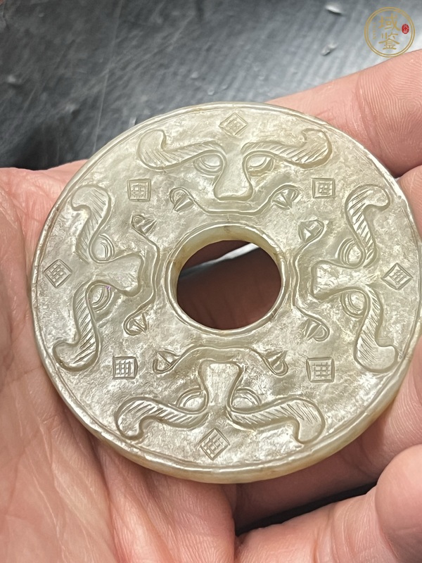 古玩玉器和田玉雕“螭龍紋壁”真品鑒賞圖