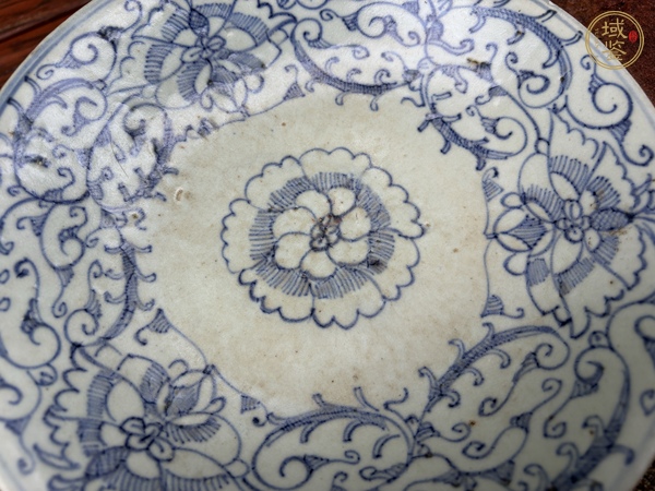 古玩陶瓷青花淡描花卉紋盤真品鑒賞圖