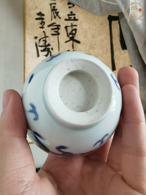 古玩陶瓷摩羯龍紋青花杯真品鑒賞圖