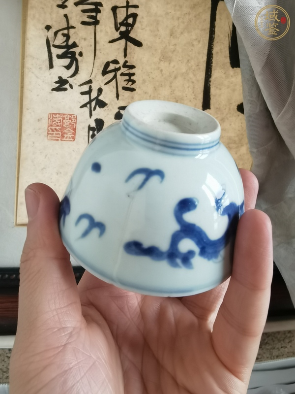 古玩陶瓷摩羯龍紋青花杯真品鑒賞圖